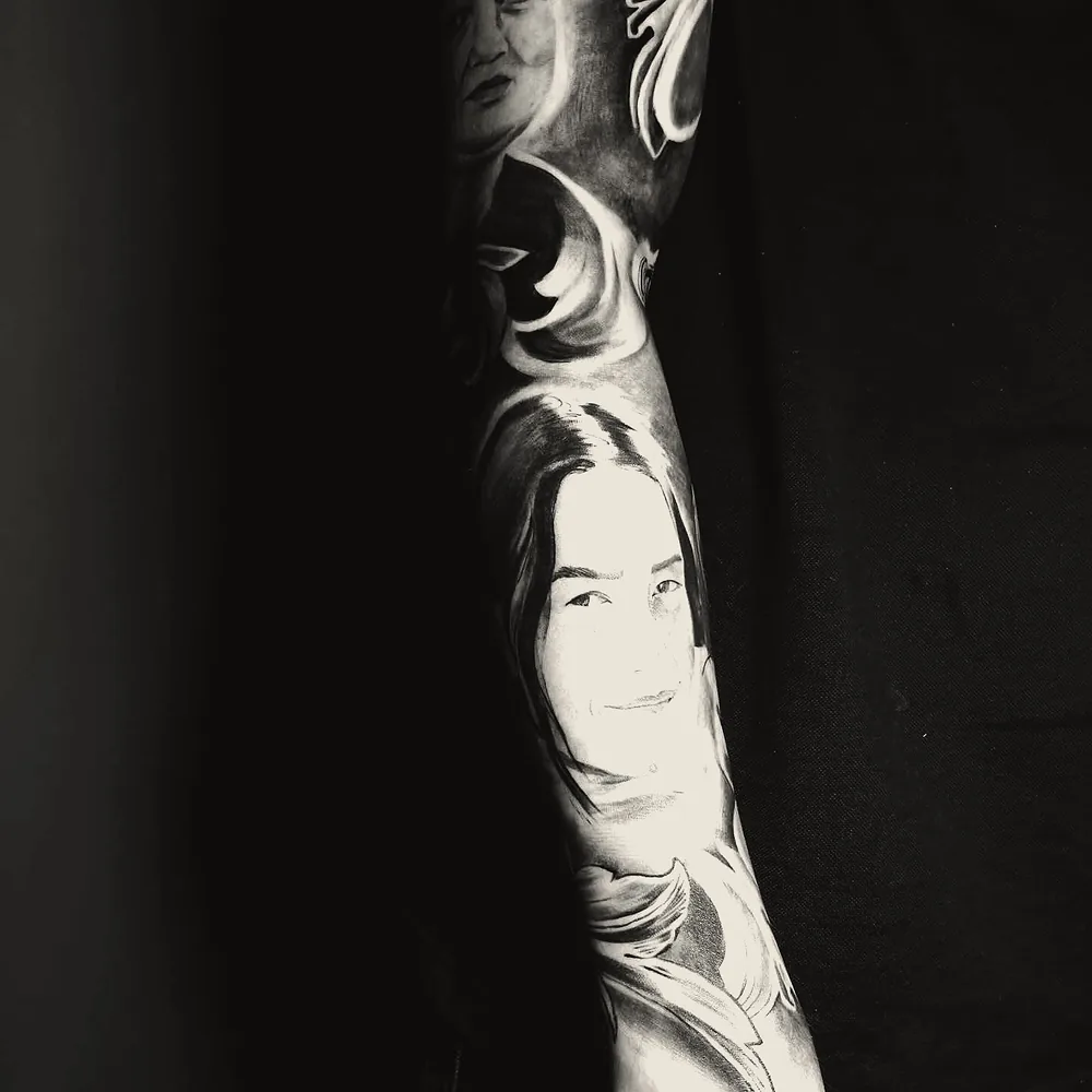 Familia tattoo — sleeve, black and grey realism (2)