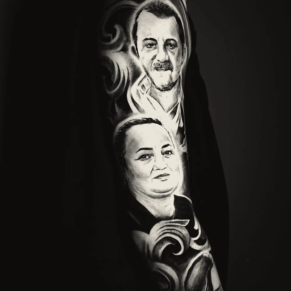 Familia tattoo — sleeve, black and grey realism (3)